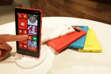   Nokia Lumia 820