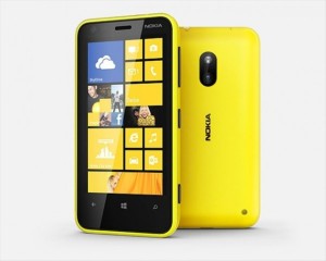 Nokia_Lumia_620_3-600x482