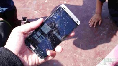 HTC One vs iPhone 5 -      ()