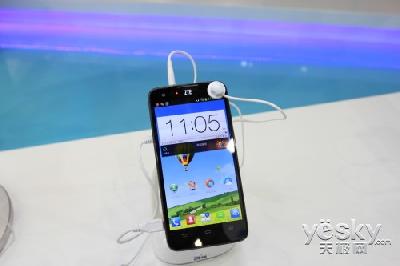 Смартфоны ZTE Geek и ZTE Grand Geek были замечены на PT/Expo Comm China 2013